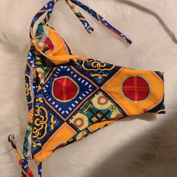 Bikini - Picture 7 of 7